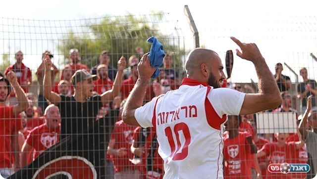 מראדונה יחד עם הקהל (עדי מלול)